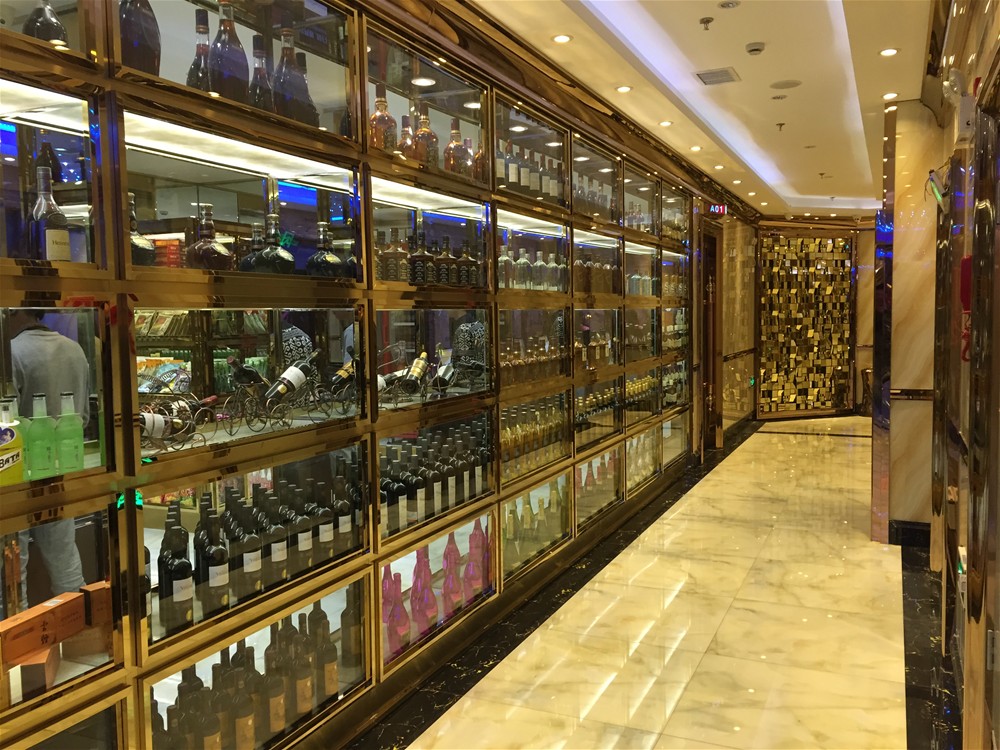 昆明喜临门量贩式KTV工程所有接纳pg电子游戏瓷砖微晶石产品铺贴