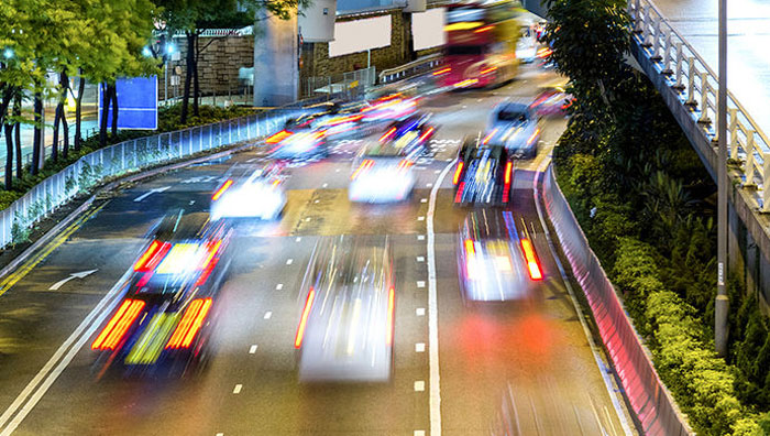 生涯在一个都会，，，天天处于熙熙攘攘的人群，，，天天过一种忙忙碌碌的生涯，，，有时间会感受到一丝疲劳，，，车来人往，，，永远往复急遽，，，停不下来。？？？旖谧嗳梦颐抢慈狈ο硎苄媵У娜だ质惫。。